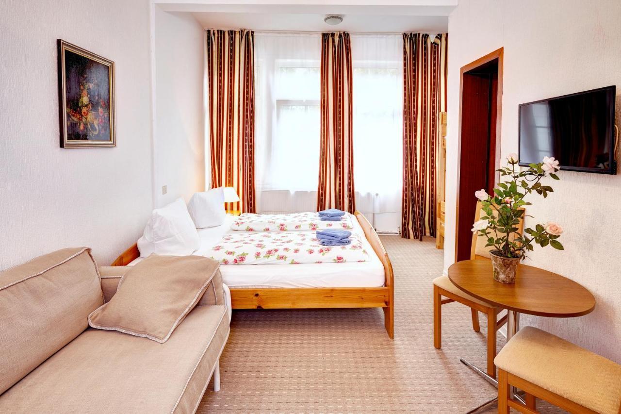 Askania Bed & Breakfast 2*